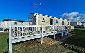 Beautiful Caravan With Decking At Wifi At Manor Park, Hunstanton Ref 23098T