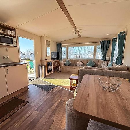Beautiful Caravan With Decking At Wifi At Manor Park, Hunstanton Ref 23098T Exterior photo