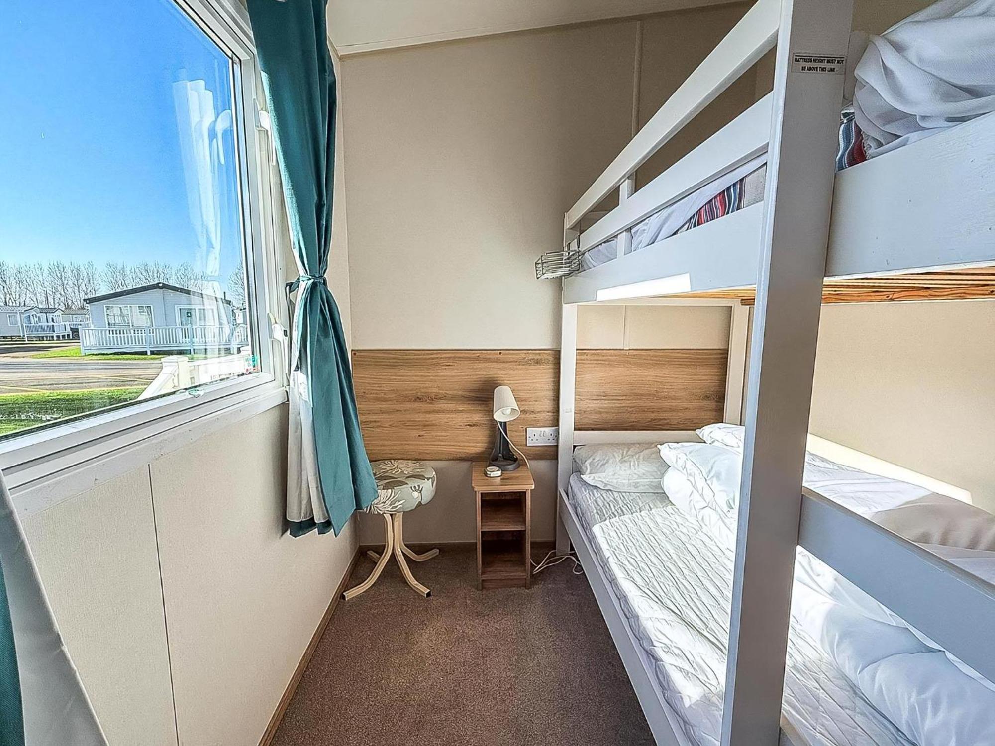 Beautiful Caravan With Decking At Wifi At Manor Park, Hunstanton Ref 23098T Exterior photo