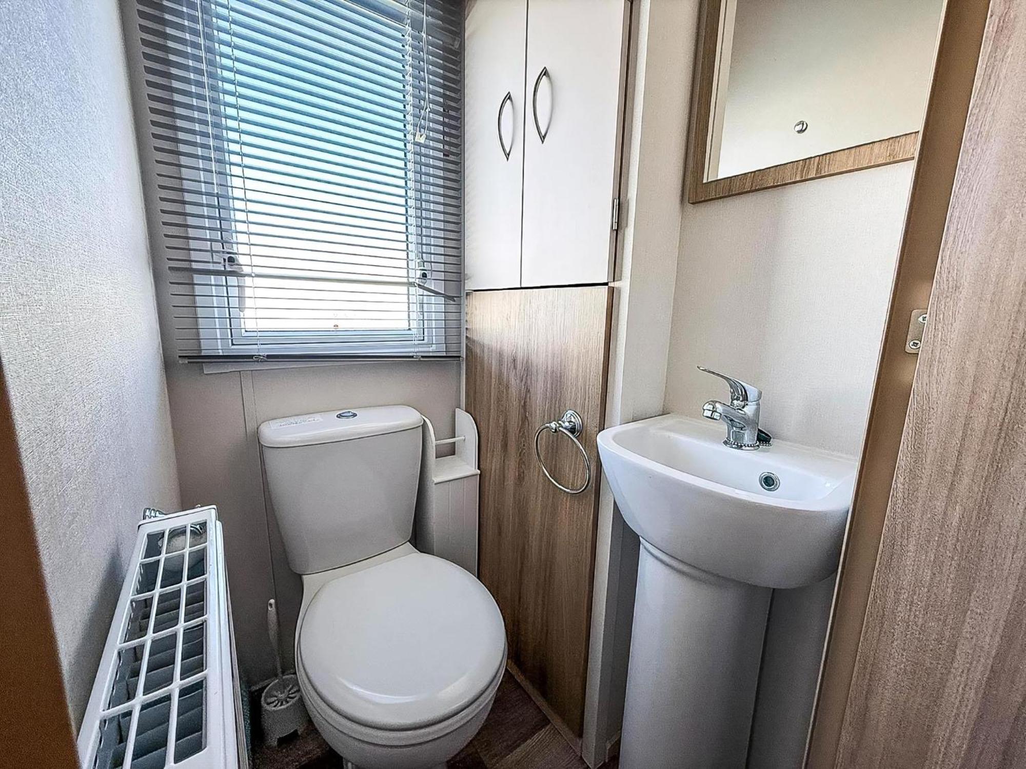 Beautiful Caravan With Decking At Wifi At Manor Park, Hunstanton Ref 23098T Exterior photo