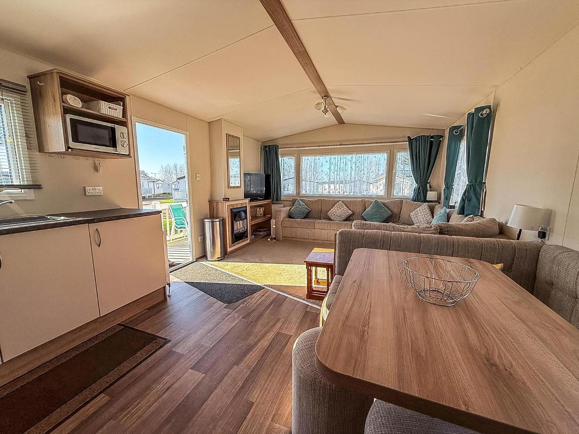 Beautiful Caravan With Decking At Wifi At Manor Park, Hunstanton Ref 23098T Exterior photo