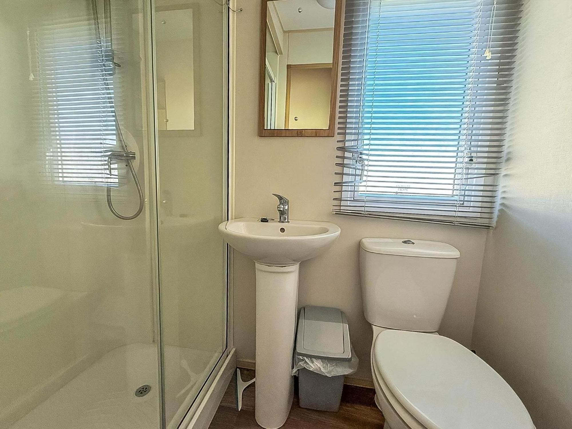Beautiful Caravan With Decking At Wifi At Manor Park, Hunstanton Ref 23098T Exterior photo