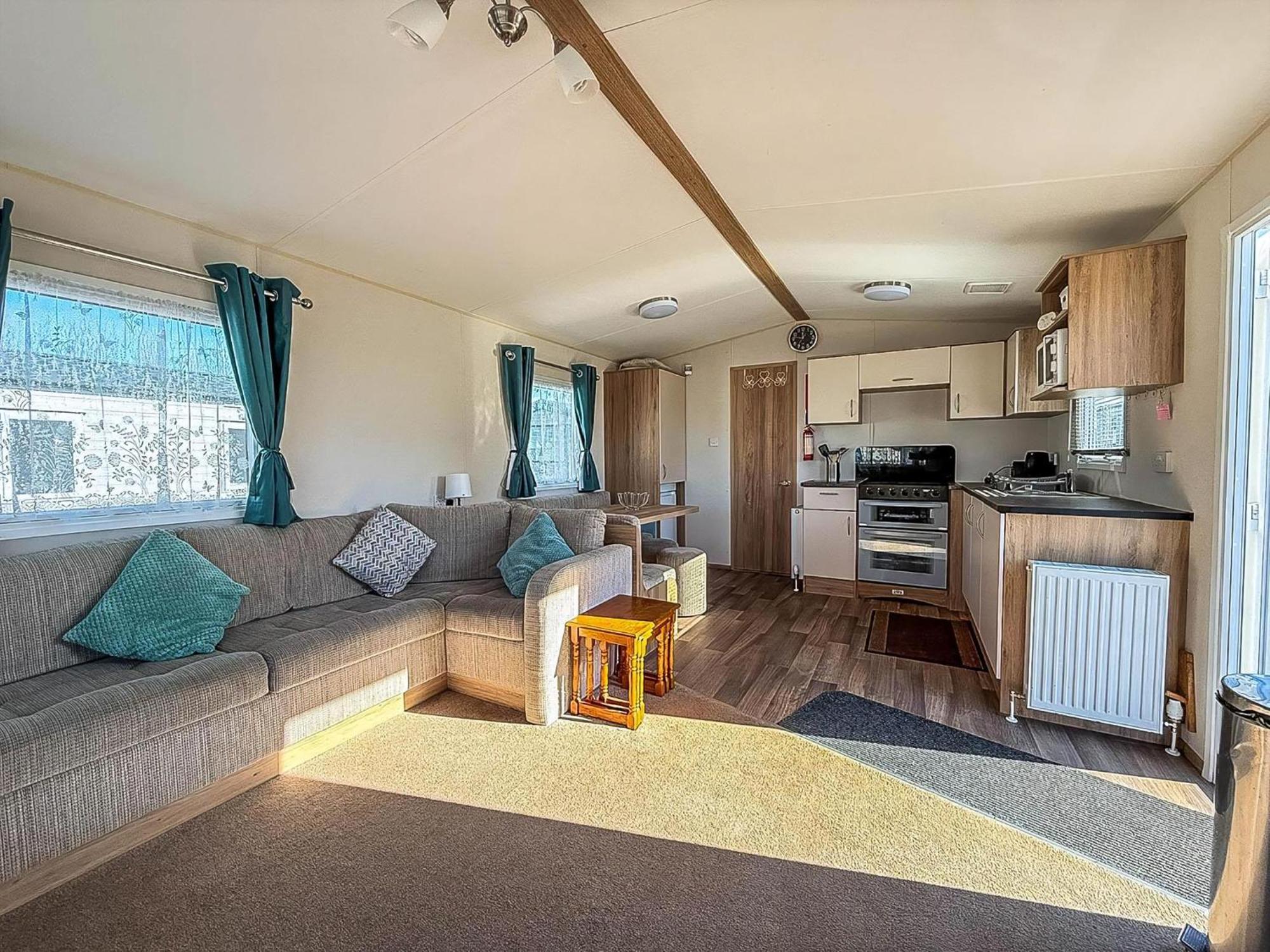 Beautiful Caravan With Decking At Wifi At Manor Park, Hunstanton Ref 23098T Exterior photo
