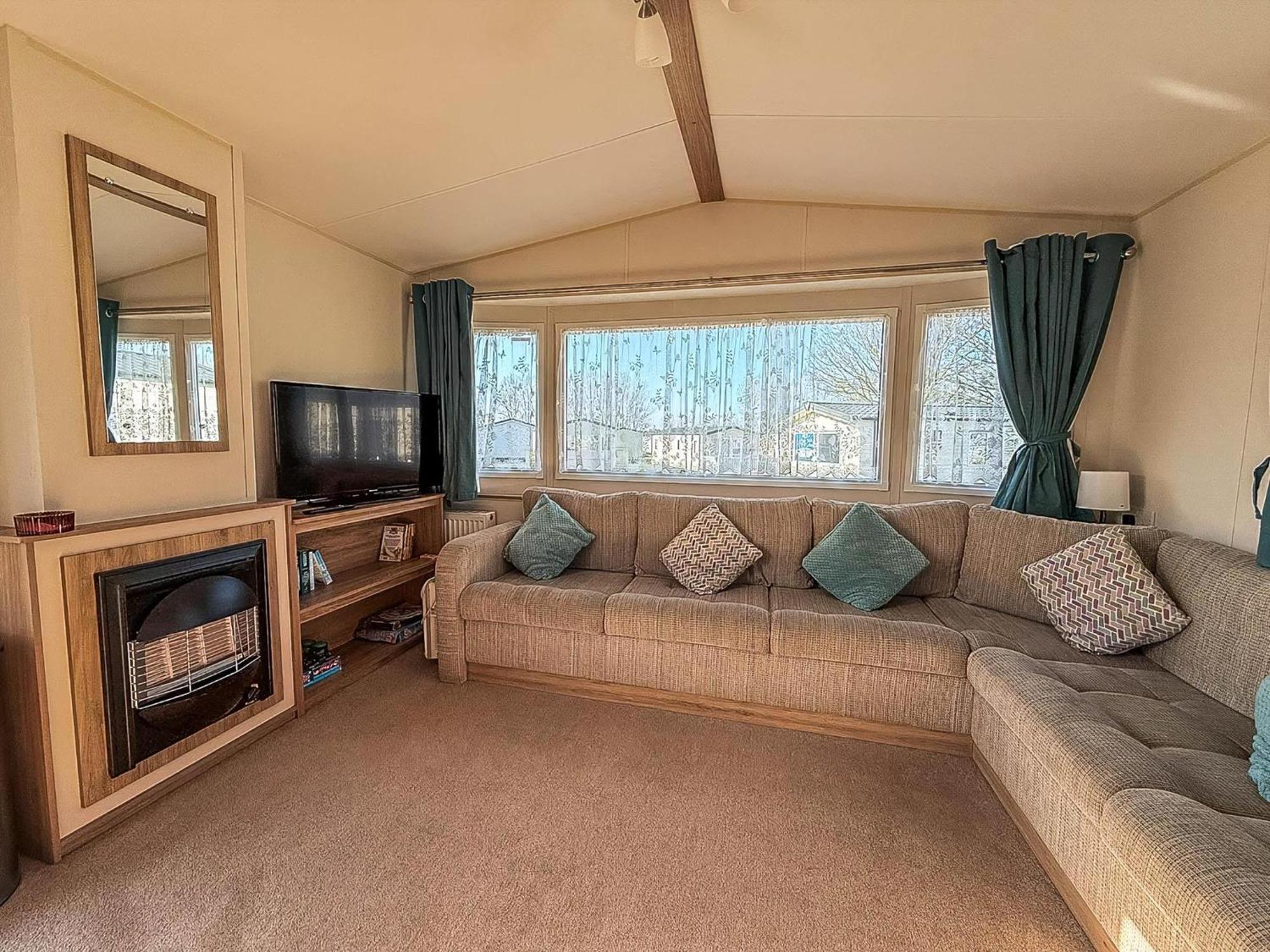 Beautiful Caravan With Decking At Wifi At Manor Park, Hunstanton Ref 23098T Exterior photo