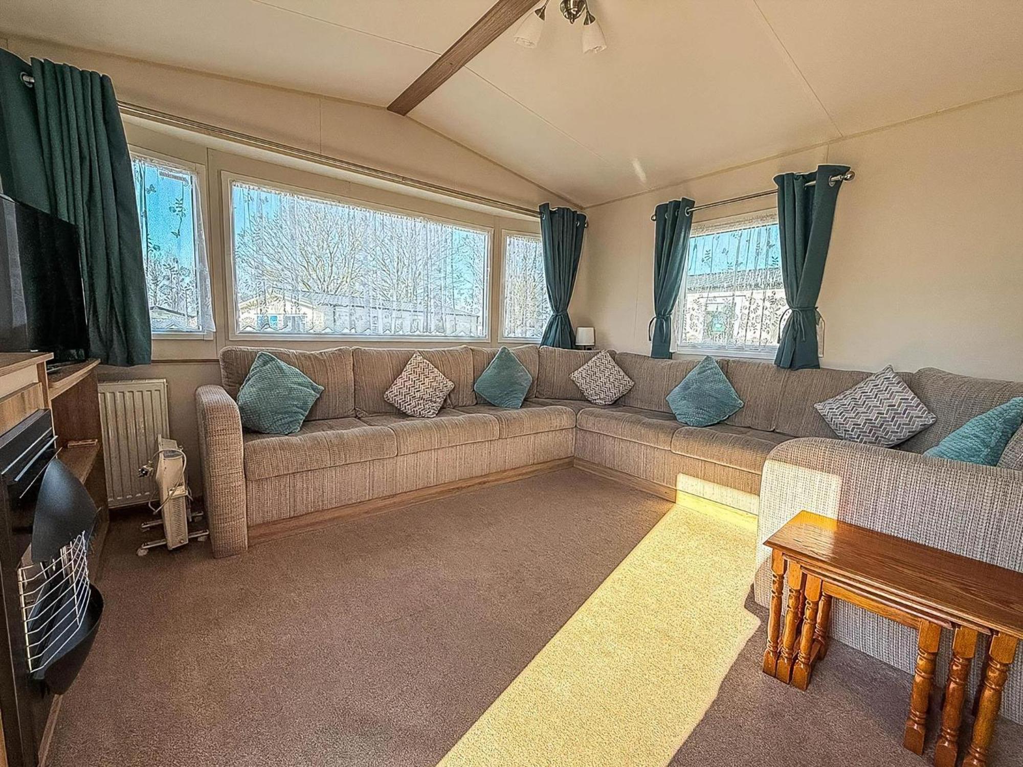Beautiful Caravan With Decking At Wifi At Manor Park, Hunstanton Ref 23098T Exterior photo