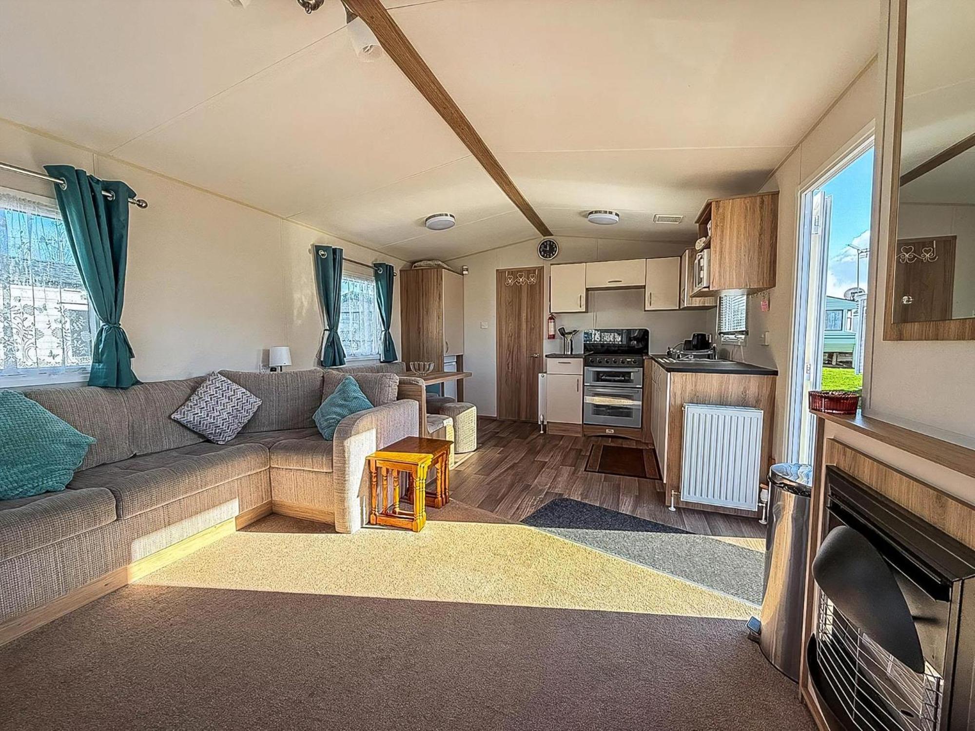 Beautiful Caravan With Decking At Wifi At Manor Park, Hunstanton Ref 23098T Exterior photo