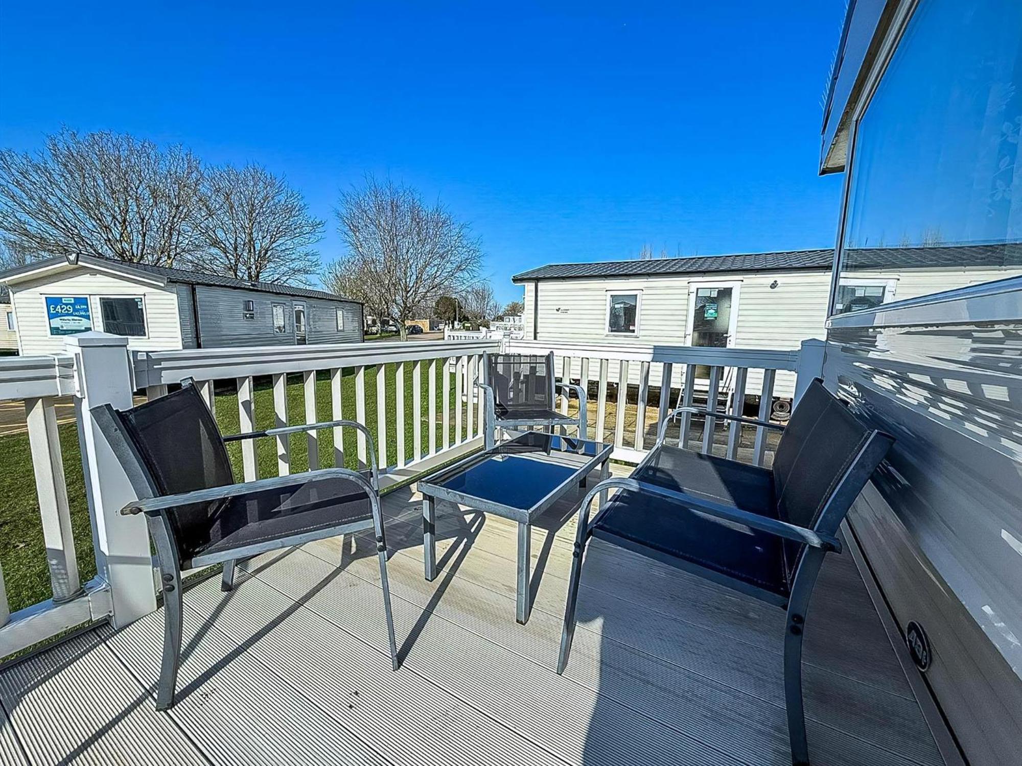 Beautiful Caravan With Decking At Wifi At Manor Park, Hunstanton Ref 23098T Exterior photo